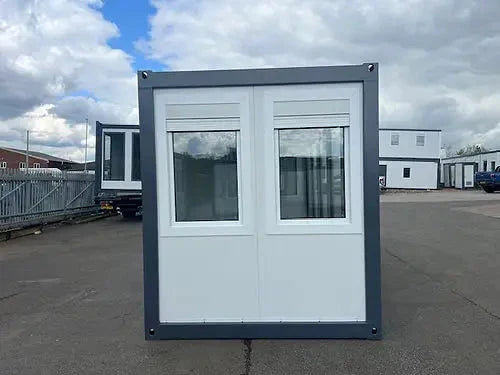 Mobiler Bürocontainer mit Panoramafenstern (Ref: C3301)