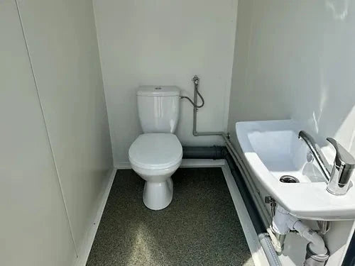 Sanitärcontainer mit 3 Kabinen (Ref: S2107)